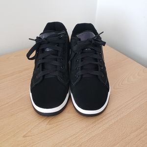 Heelys men's size 8.